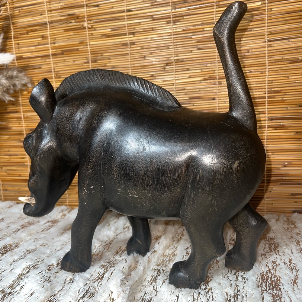 Hand-carved ebony wood boar sculpture - Picture 9 of 11